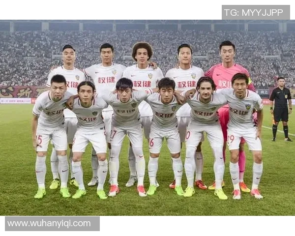 权健与上港首发阵容分析揭示双方战术布局及关键球员表现