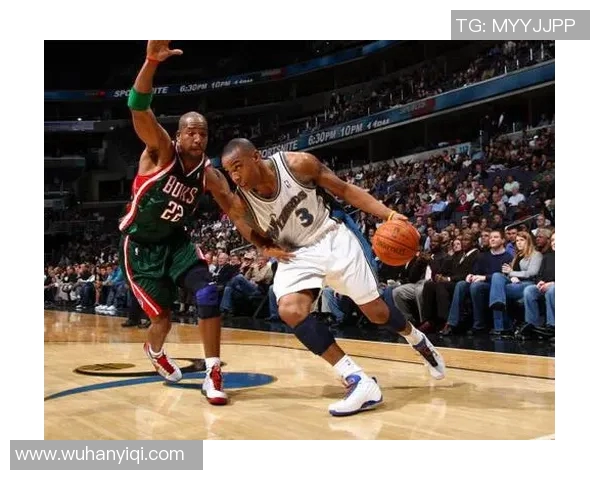 骑士与雄鹿的经典对决回顾：16-17赛季的精彩瞬间与战术分析